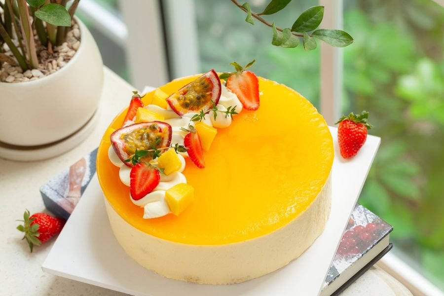 Mẫu bánh kem mousse xoài đẹp tặng bà và mẹ.