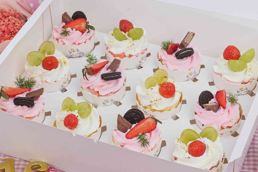 Set bánh cupcake mini siêu xinh tặng đồng nghiệp nhân ngày 20/10.