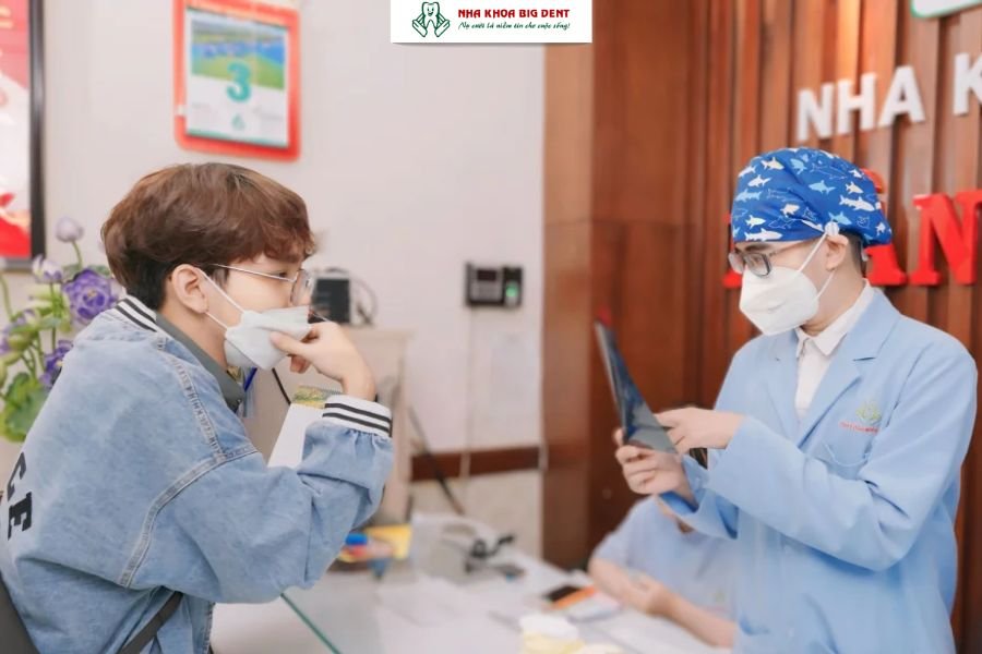 Thăm khám và tư vấn niềng răng