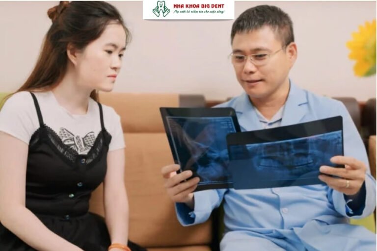 Hinh anh bac si tham kham tong quat tinh trang rang mieng cua benh nhan 2 - Bai viet Niềng Răng Lệch Lạc Có Cải Thiện Hoàn Toàn Không? - Nha Khoa BigDent